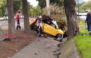 #Brutal: Fallece conductor al chocar en #Toluca