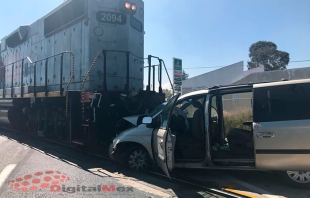 Quedó debajo del tren, quiso ganarle la carrera