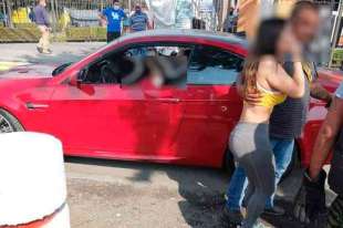 Abogado es baleado a bordo de su auto, en #Coacalco