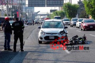 Brutal accidente deja a motociclista sin vida en Toluca