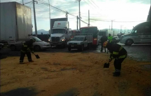 Cierran la Toluca-Naucalpan por derrame de combustible