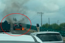 #Video: Se incendia auto en Paseo Tollocan y provoca caos vial en #Toluca