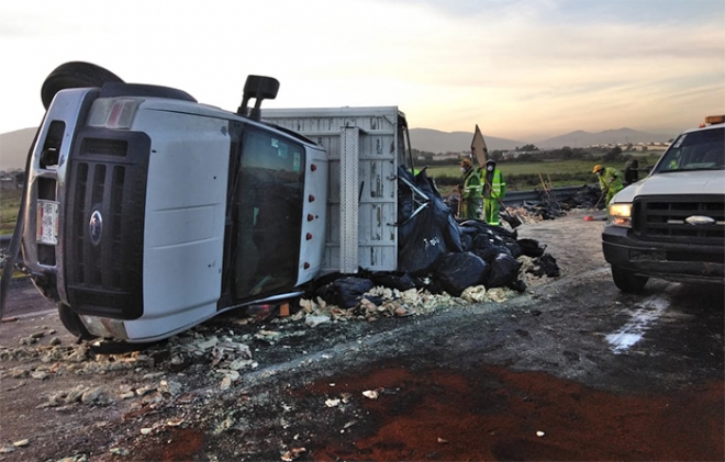 Otra carambola provocada por tráiler; ahora en Circuito Exterior Mexiquense