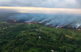 Peligro en Hawái por amenaza de lava a planta con sustancias inflamables