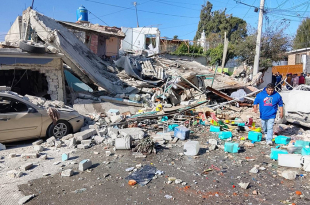 Explosión por acumulación de gas dejó severos daños en una vivienda de Coacalco y movilizó a cuerpos de emergencia.