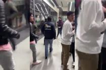 El joven perdió el conocimiento y sufrió lesiones graves, sin embargo, fue trasladado con vida a un hospital.