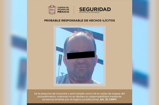 El detenido fue informado de sus derechos y, junto con la escopeta asegurada, presentado ante la Fiscalía General de la República (FGR) en Tlalnepantla