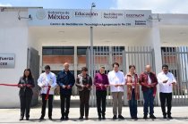 Claudia Sheinbaum y Delfina Gómez durante la inauguración del CBTA 330 en Texcoco.