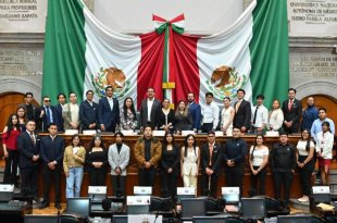 Jóvenes estudiantes participaron en el Primer Simulador Legislativo de personas jóvenes.