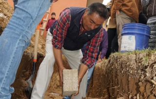 Almoloya de Juárez mejora su infraestructura educativa; construyen más aulas