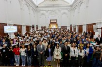 La rectora Martha Patricia Zarza Delgado dio la bienvenida a los 532 estudiantes que integran la primera generación del Bachillerato Digital de la UAEMéx.