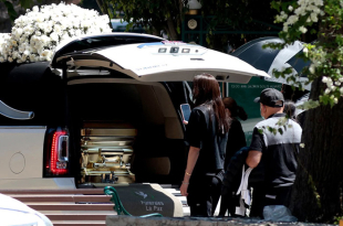 El cortejo fúnebre fue escoltado por convoyes militares desde Guadalajara hasta Zapopan, con cierres viales y acceso restringido al cementerio.