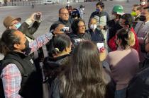 Familiares de víctimas de feminicidio demandaron la reubicación inmediata de los memoriales instalados en la Plaza de los Mártires