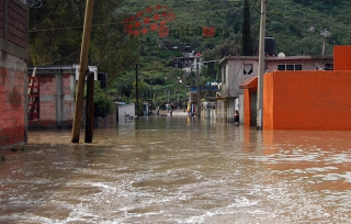 Por tromba, abren compuertas de la presa El Ángulo, en Izcalli