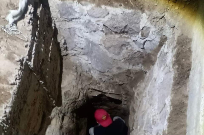 La zona permanece con presencia de elementos de seguridad, sin que hasta el momento se confirme cuántas personas podrían seguir atrapadas.