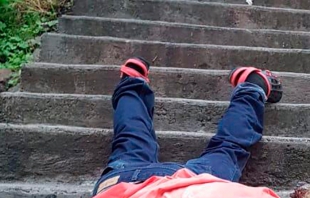 Hombre muere al caer de unas escaleras en Ecatepec