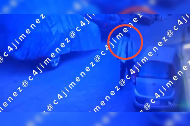 Uno de los sujetos portaba corbata, lo que podría ser una pista clave para su identificación.