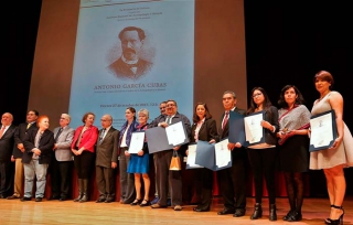 Recibe gobierno del Edomex premio “Antonio García Cubas”