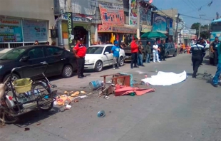 Arrolla Torton a mujer que vendía tamales en un triciclo en Ixtapaluca