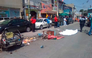 Arrolla Torton a mujer que vendía tamales en un triciclo en Ixtapaluca