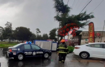 #Toluca-Palmillas: vuelca camioneta repartidora de agua; dos lesionados
