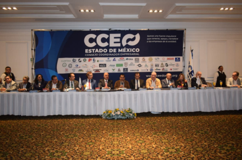 Mesa de trabajo entre integrantes del CCE Estado de México y el Secretario de Movilidad estatal