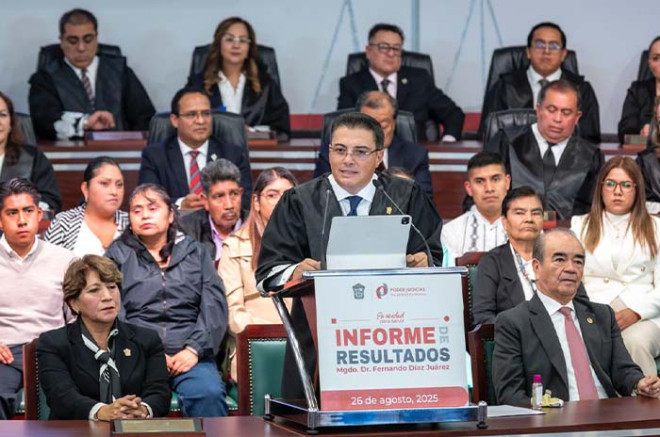 Díaz Juárez, subrayó que este tipo de acciones cobran mayor relevancia, al ser la UAEMéx la institución que forma al 30.5 por ciento de las personas servidoras judiciales. 
