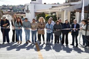 La presidenta municipal inauguró la repavimentación de tres calles pertenecientes a la zona residencial de esta demarcación.