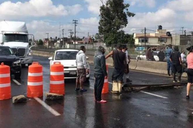 Vecinos afectados por la inundaciones de la Quinta Zona