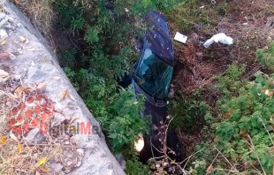 Autos caen a barranca por baches en #SanFelipedelProgreso