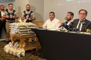 En conferencia de prensa, el empresario Juan José Rodríguez Hernández, explicó su caso ocurrido el 14 de febrero a la 13:36 horas, cuando un grupo de 30 personas, presuntos policías estatales, arribaron en ocho vehículos...