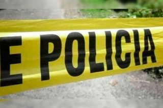 La víctima presentaba huellas de violencia, por lo que se investiga como un posible homicidio.