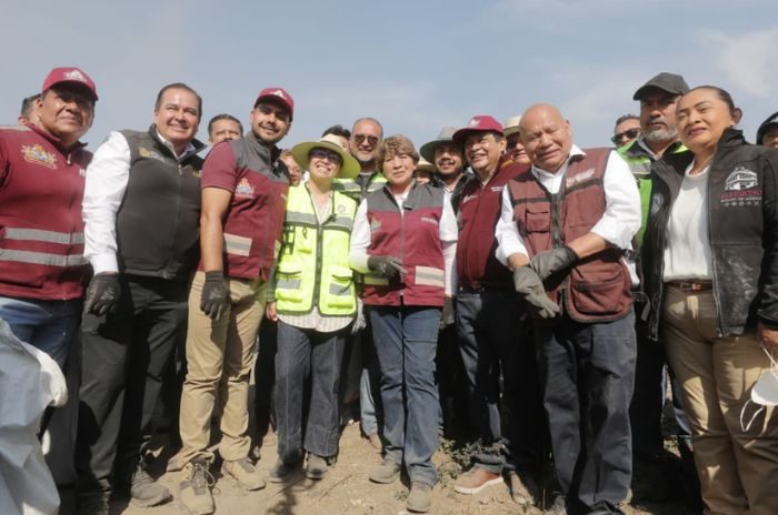 Delfina Gómez y Azucena Cisneros supervisan limpieza en Periférico Oriente, Ecatepec.