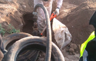 Sorprenden vecinos de Ecatepec a huachicoleros y estos huyen