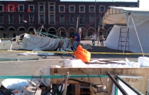 Se cae carpa de comida en la plaza Ángel María Garibay en Toluca