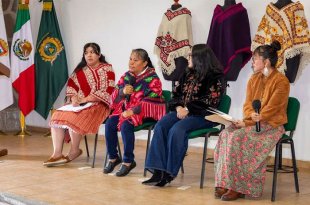 Artesanas, investigadoras y mujeres mazahuas compartieron experiencias sobre la conservación de conocimientos ancestrales, la agricultura y el desarrollo comunitario.