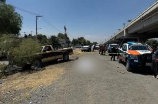 Los vecinos lograron detener al conductor y lo golpearon para después entregarlo a la policía municipal.