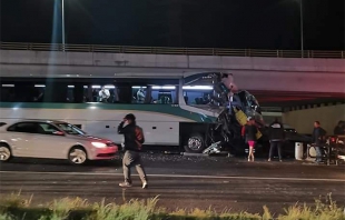 #Lerma: Flecha Roja choca contra grúa en la México-Toluca; 15 heridos