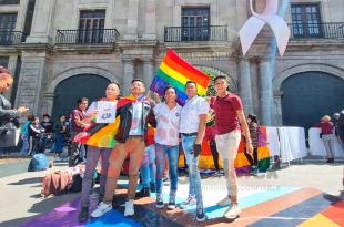 #Edoméx: Un beso y banderas sellaron la aprobación de los matrimonios igualitarios