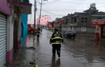 Sigue caos vial por inundaciones en #Toluca; 12 colonias afectadas