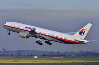 El 8 de marzo de 2014, el vuelo MH370 de Malaysia Airlines, que transportaba a 239 personas desde Kuala Lumpur hacia Pekín, China, desapareció sin dejar rastro mientras sobrevolaba el territorio de Vietnam.