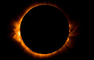 Observa el Eclipse parcial de sol en Universum