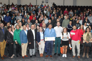 Entrega de incentivos por parte del SMSEM a promotores de educación