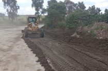 Personal municipal brindó apoyo a ciudadanos y retiró escombros en zonas afectadas por el desbordamiento.