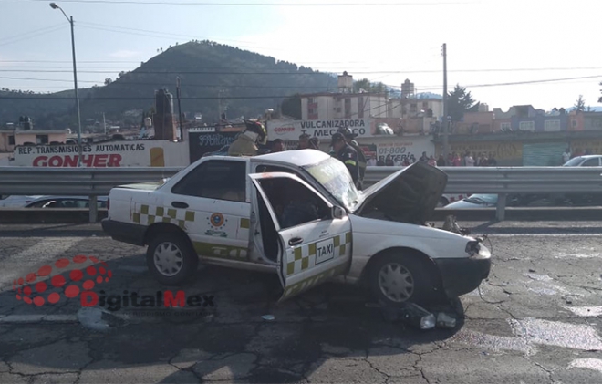 #Toluca: Pasajeros lesionados en choque de taxi colectivo en Tres Caminos