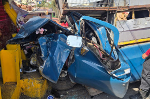 Camioneta involucrada en el choque registrado en la avenida Molina Enríquez, en Ecatepec