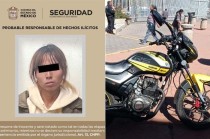 Eliza “N” de 19 años de edad, junto con la posible droga y motocicleta asegurada, fue presentada ante la Agencia del Ministerio Público.