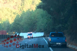 #Accidente: Vuelca tráiler en la autopista Ixtapan de la Sal