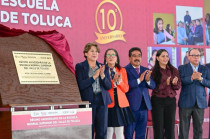 Delfina Gómez en la ceremonia del décimo aniversario de la Normal Superior de Toluca