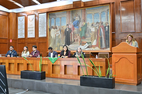 Durante el foro “Feminismo” en el Congreso del Estado de México, legisladoras y especialistas destacaron los avances en igualdad de género y el papel del feminismo en la vida pública.